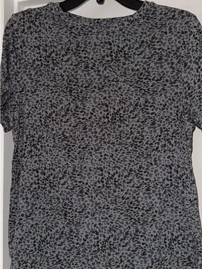 Old Navy Gray and Black Leopard Print Short Sleeve Tee